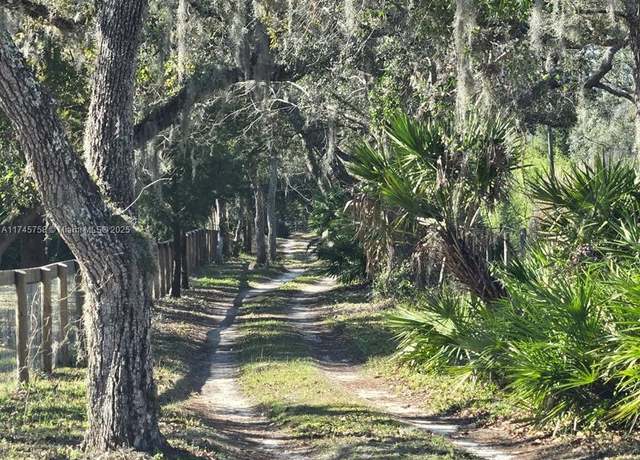 Property at 1370 NW 120th Ave, Ocala, FL 34482, 3 beds, 2.5 baths