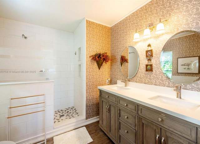 Property at 9909 NW 52nd Ln, Doral, FL 33178, 2 beds, 2 baths