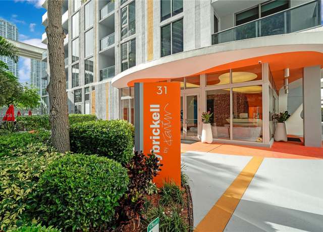 Property at 31 SE 6th St #2706, Miami, FL 33131, 1 bed, 1.5 baths
