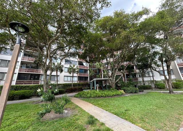 Property at 4222 Inverrary Blvd #4211, Lauderhill, FL 33319, 1 bed, 1.5 baths