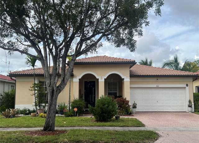 Property at 3985 NE 15th St, Homestead, FL 33033, 4 beds, 2 baths