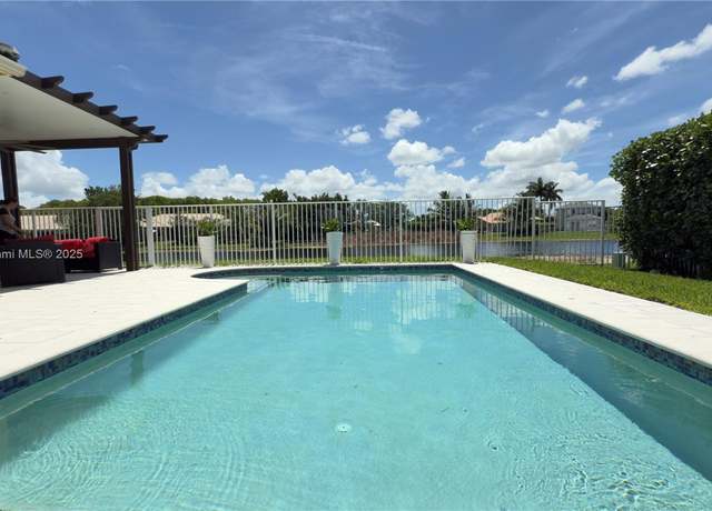 Property at 4221 Laurel Ridge Cir, Weston, FL 33331, 4 beds, 2.5 baths