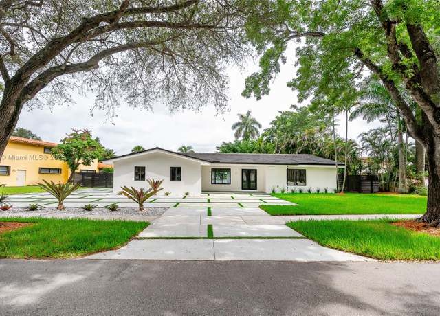 Property at 7101 E Troon Cir, Miami Lakes, FL 33014, 4 beds, 4 baths