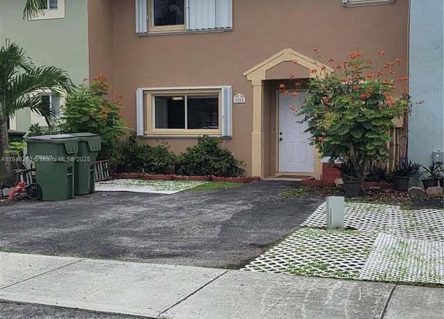 Property at 1084 SE 13th Ave, Homestead, FL 33035, 3 beds, 2.5 baths