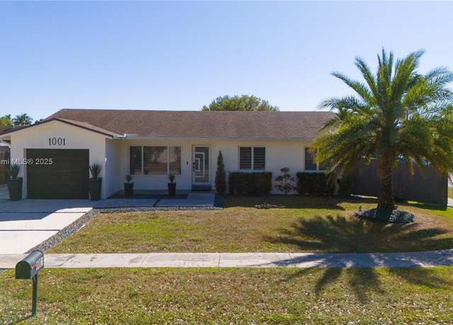 Property at 1001 NW 93rd Ter, Pembroke Pines, FL 33024, 3 beds, 2 baths