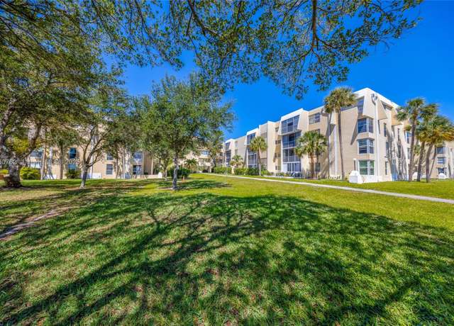 Property at 920 NE 199th St Unit 4S, Miami, FL 33179, 2 beds, 2 baths
