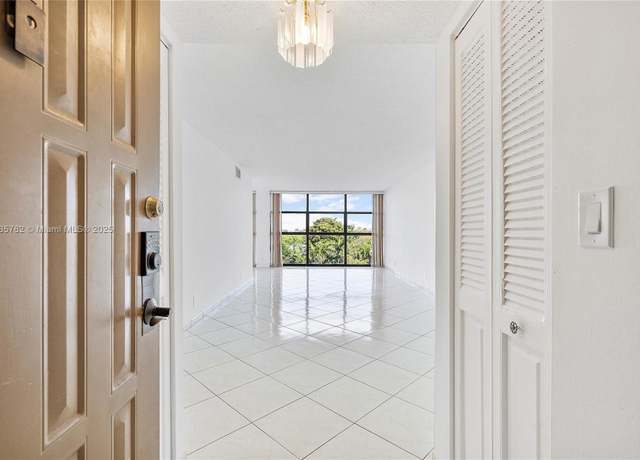 Property at 600 Parkview Dr #525, Hallandale Beach, FL 33009, 1 bed, 1.5 baths