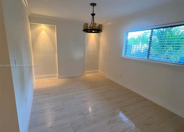 Property at 1122 SW 87th Ave Unit 9, Miami, FL 33174, 3 beds, 2.5 baths