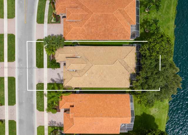 Property at 7688 Trapani Ln, Boynton Beach, FL 33472, 3 beds, 2.5 baths