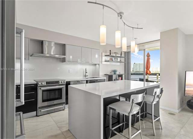 Property at 19101 NE 36th Ct #902, Aventura, FL 33180, 2 beds, 2.5 baths