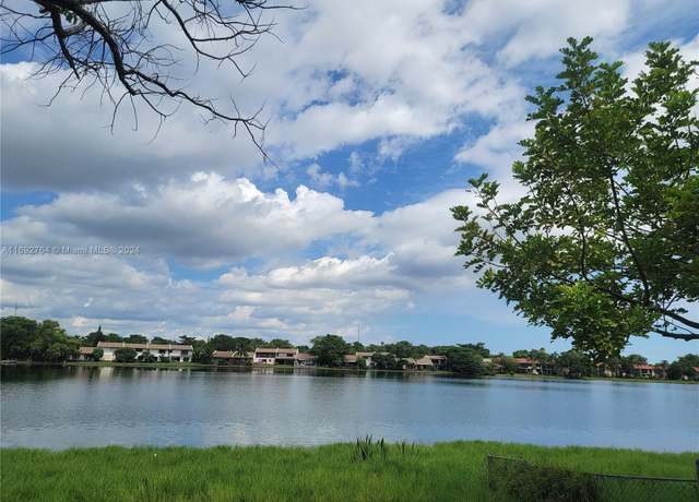 Property at 671 NE 195 St Unit 122-E, Miami, FL 33179, 1 bed, 1.5 baths