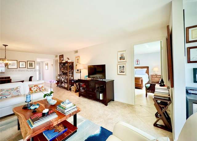 Property at 9501 Sunrise Lakes Blvd #306, Sunrise, FL 33322, 2 beds, 2 baths