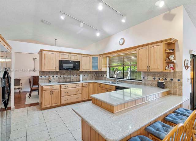 Property at 15827 Waverly Mnr, Davie, FL 33331, 4 beds, 3.5 baths