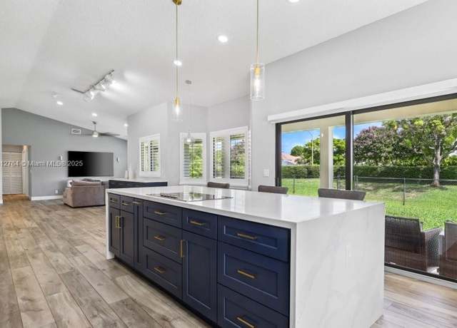 Property at 20141 NW 8th St, Pembroke Pines, FL 33029, 3 beds, 2.5 baths