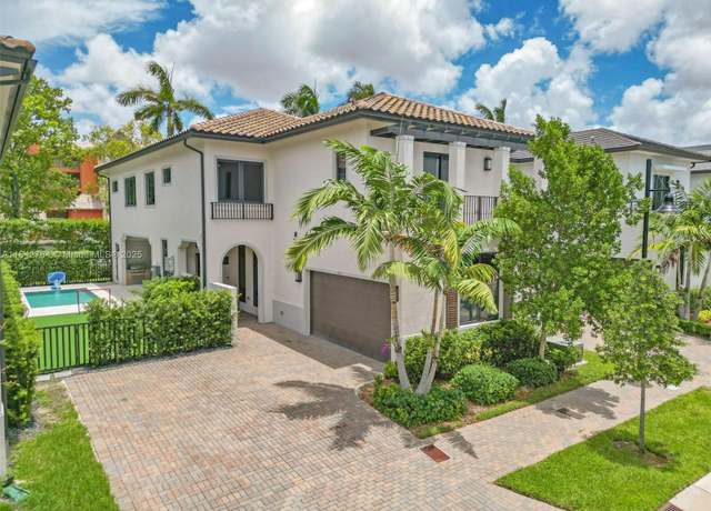 Property at 8109 NW 48th Ter, Doral, FL 33166, 4 beds, 4 baths