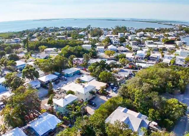 Property at 80 Le Grand Dr, Key Largo, FL 33037, 2 beds, 3 baths