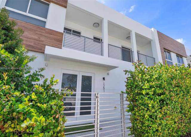 Property at 1251 NE 18th Ave, Fort Lauderdale, FL 33304, 3 beds, 3.5 baths