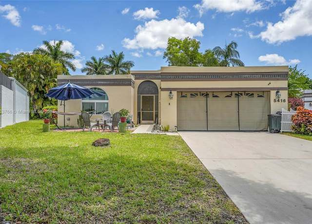 Property at 5416 San Roma Cir, Lake Worth, FL 33467, 3 beds, 2.5 baths