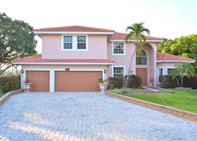 Property at 6777 NW 44th Ct, Coral Springs, FL 33067, 4 beds, 4.5 baths