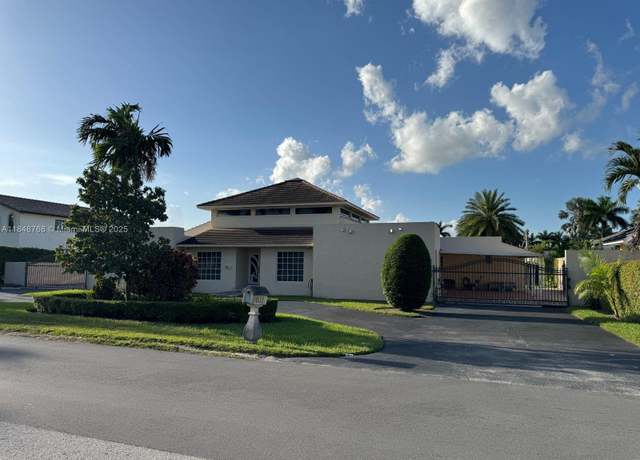 Property at 9931 NW 130th St, Hialeah Gardens, FL 33018, 6 beds, 4 baths