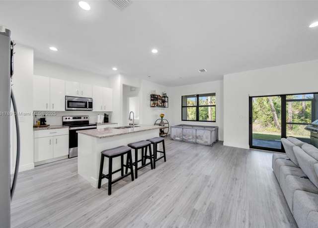 Property at 1158 E Benbow Cir, La Belle, FL 33935, 4 beds, 3 baths