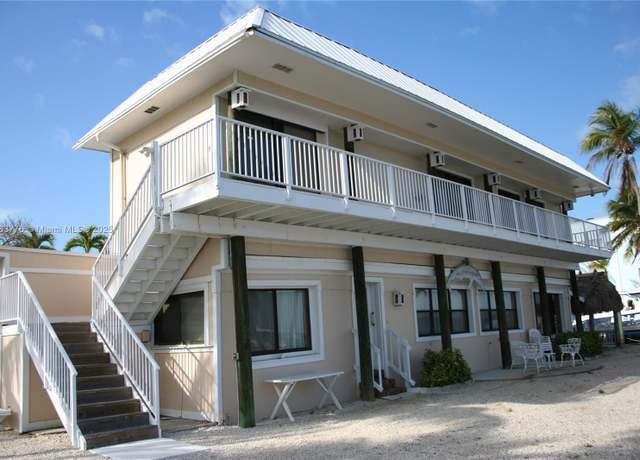 Property at 1 Gull Ln, Key Largo, FL 33037, 3 beds, 3 baths