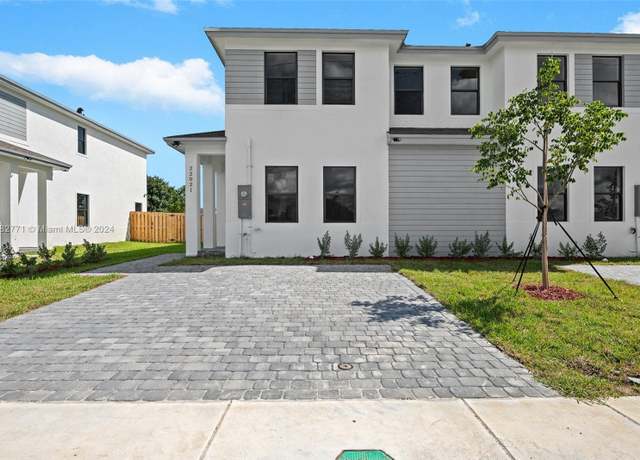 Property at 22005 SW 114th Ave #22005, Goulds, FL 33170, 4 beds, 3 baths