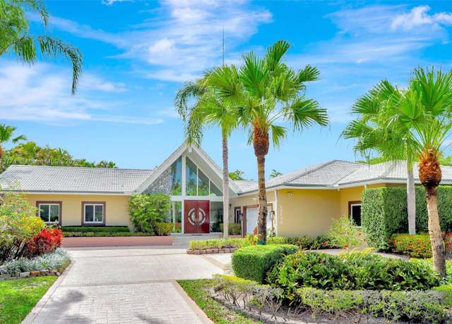 Property at 12140 SW 100th Ave, Miami, FL 33176, 5 beds, 4 baths