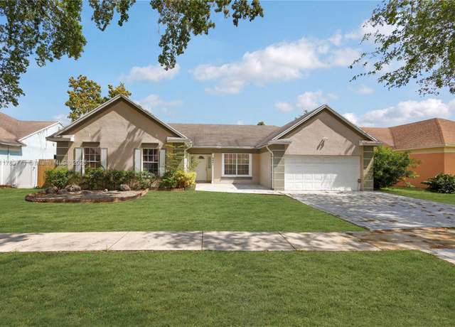 Property at 9441 Chelsea Dr, Miramar, FL 33025, 4 beds, 2 baths