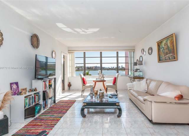 Property at 18555 NE 14th Ave #612, Miami, FL 33179, 1 bed, 1.5 baths