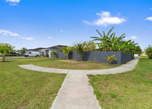 Property at 32004 SW 199th Ct, Homestead, FL 33030, 3 beds, 3 baths