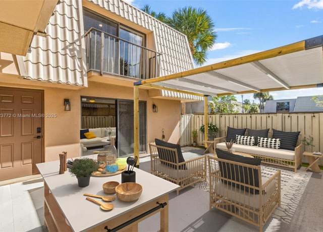 Property at 6812 68th Way, West Palm Beach, FL 33409, 2 beds, 2.5 baths