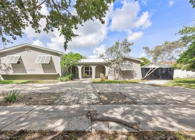 Property at 10220 SW 108th St, Miami, FL 33176, 4 beds, 3 baths
