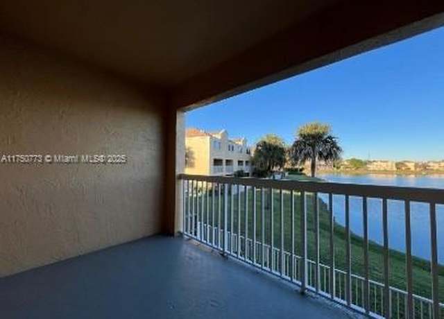 Property at 5200 NW 31st Ave #13, Fort Lauderdale, FL 33309, 2 beds, 2.5 baths