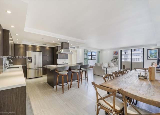 Property at 1621 Collins Ave #801, Miami Beach, FL 33139, 2 beds, 2 baths