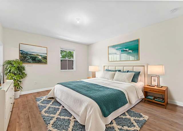 Property at 17077 SW 93rd St, Miami, FL 33196, 5 beds, 4 baths