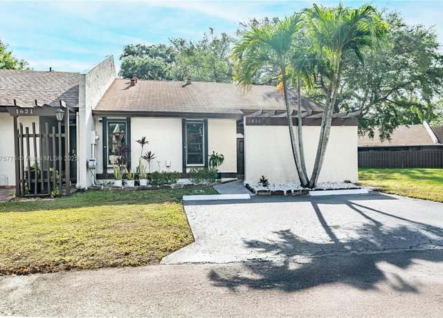Property at 1611 NW 96th Ter, Pembroke Pines, FL 33024, 2 beds, 2 baths