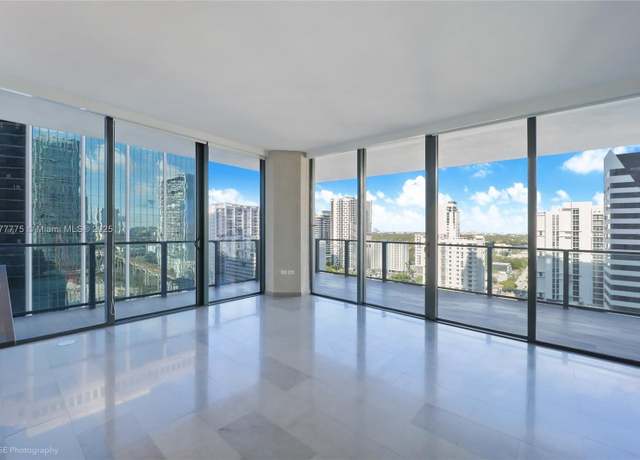 Property at 88 SW 7th St #1202, Miami, FL 33130, 3 beds, 3.5 baths