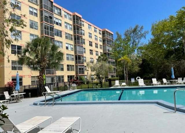 Property at 17890 W Dixie Hwy #219, Miami, FL 33160, 1 bed, 1.5 baths