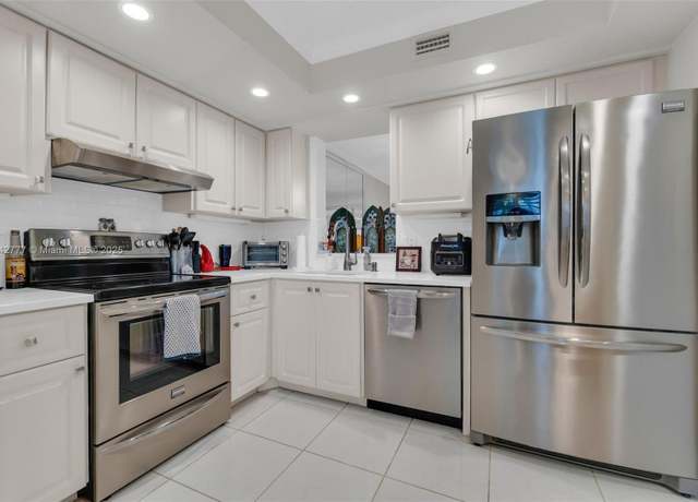 Property at 14773 Cumberland Dr #208, Delray Beach, FL 33446, 2 beds, 2 baths
