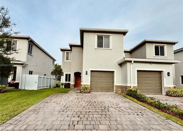 Property at 1727 SE 8th Pl #1727, Homestead, FL 33034, 3 beds, 2.5 baths