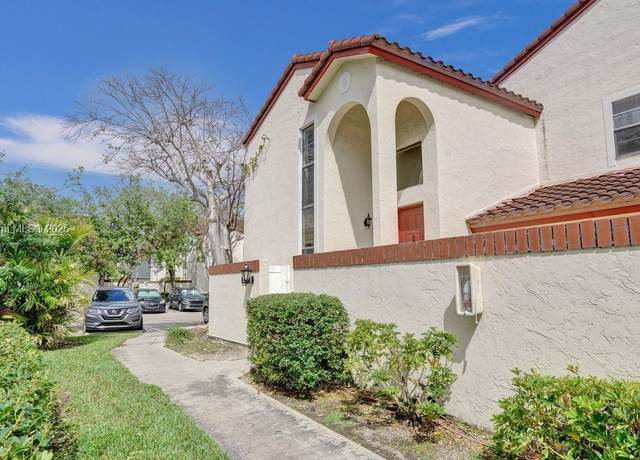 Property at 331 Ives Dairy Rd Unit 331-09, Miami, FL 33179, 3 beds, 2.5 baths