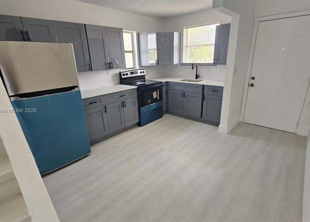 Property at 1000 W 28 St #17, Hialeah, FL 33010, 2 beds, 1.5 baths