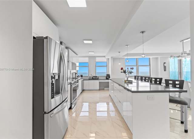 Property at 1912 S Ocean Dr Unit 17A, Hallandale Beach, FL 33009, 2 beds, 2.5 baths