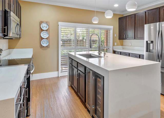 Property at 6004 Woodlands Blvd, Tamarac, FL 33319, 2 beds, 2.5 baths