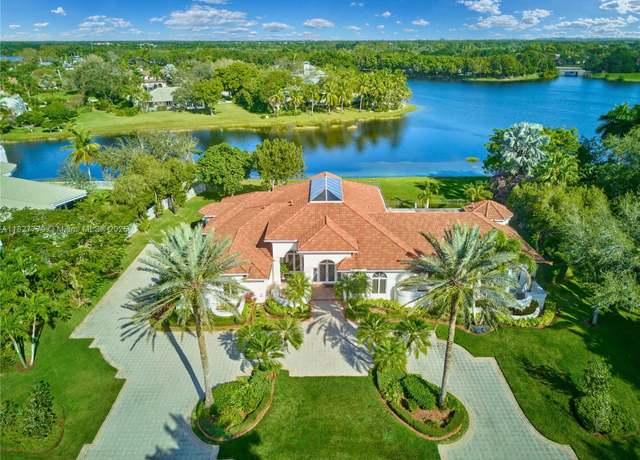 Property at 2939 Paddock Ln, Weston, FL 33331, 4 beds, 4.5 baths