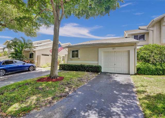 Property at 2083 E Discovery Cir E, Deerfield Beach, FL 33442, 2 beds, 2 baths