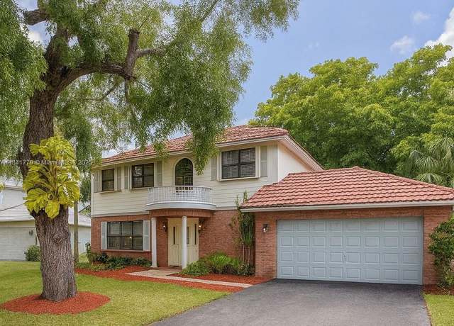 Property at 840 Greenbriar Ave, Davie, FL 33325, 4 beds, 2.5 baths
