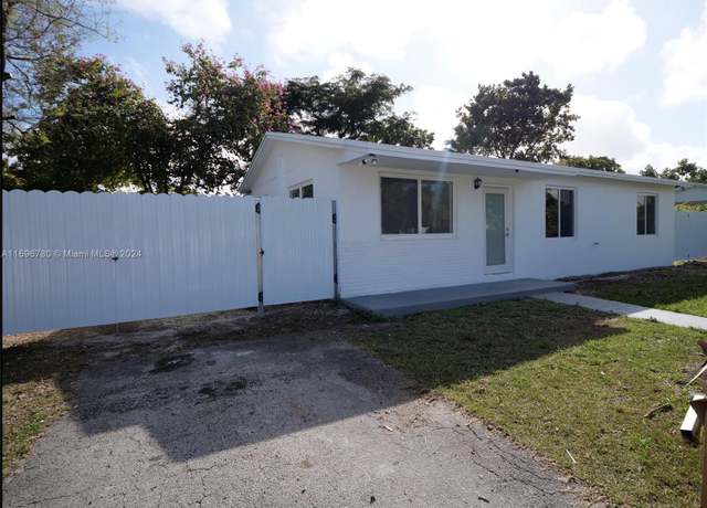 Property at 11460 SW 196th Ter, Miami, FL 33157, 3 beds, 2 baths