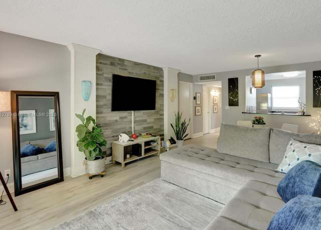 Property at 103 Royal Park Dr Unit 3D, Oakland Park, FL 33309, 1 bed, 1 bath